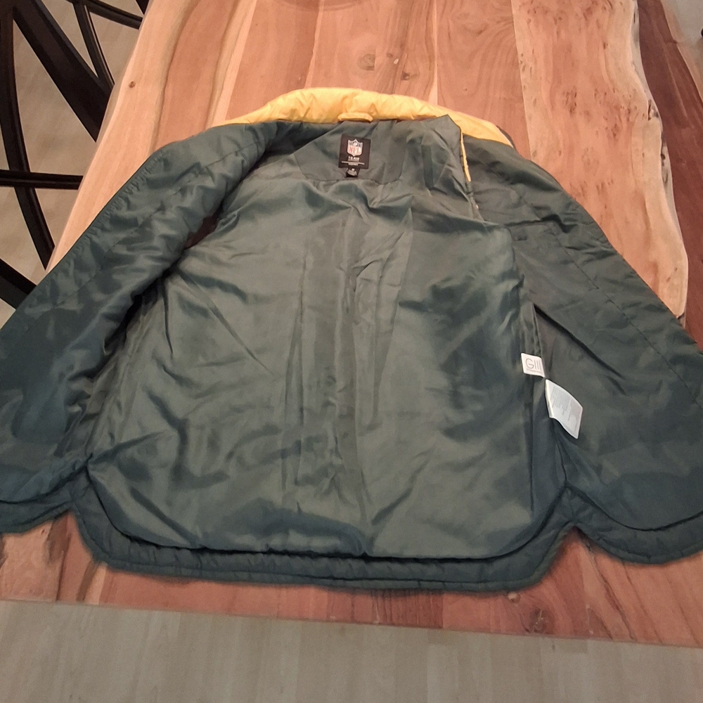 NFL Green Bay Packers Team Vest with Yellow and Dark Green Colors - Picture 8 of 10